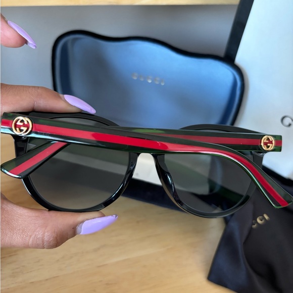 Gucci Round Tinted Sunglasses with Sherry Line on the side - Picture 4 of 10